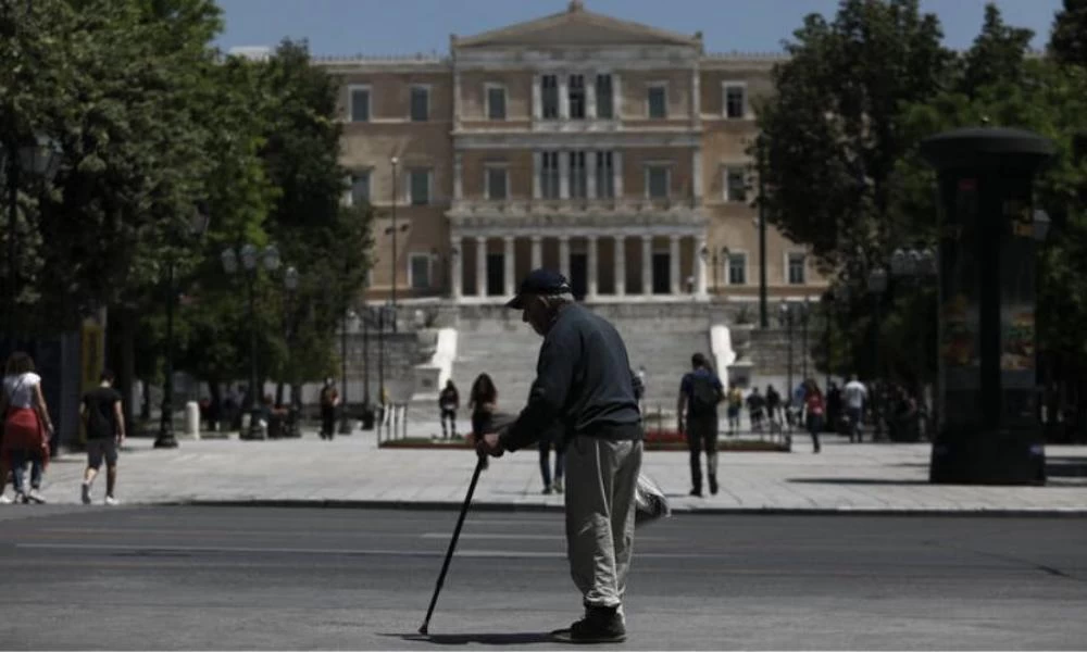 Έρευνα Opinion Poll: 20 μονάδες μπροστά η ΝΔ -Αυστηρές ποινές για τις πλατείες